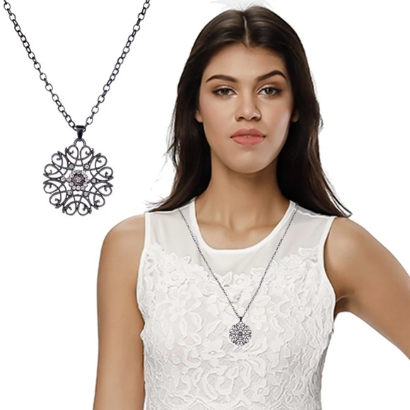 6/$30 New Flower Crystal Pendant Necklace - Picture 3 of 3